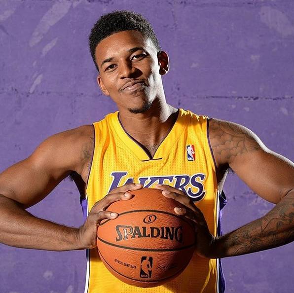 与首发更替 与首发更替